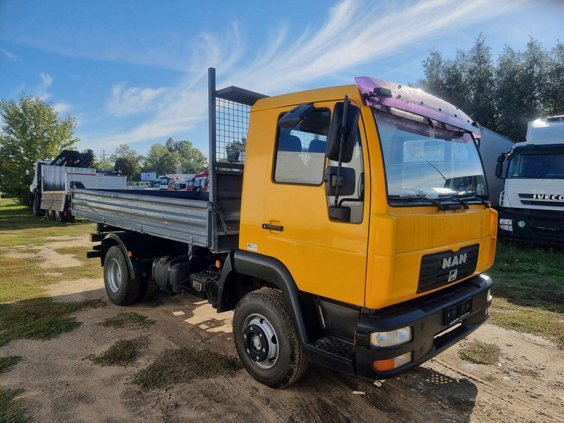 MAN LE 8.180 Meiller Kipper Three-Sided Tipper - 3 old. billencs - T - Volquete camión: foto 4 MAN LE 8.180 Meiller Kipper Three-Sided Tipper - 3 old. billencs - T - Volquete camión: foto 4