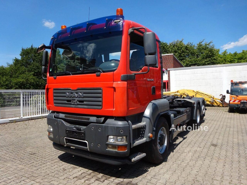 MAN TGA 26.360 - Hook lift truck 6x4 - Multibasculante camión: foto 1 MAN TGA 26.360 - Hook lift truck 6x4 - Multibasculante camión: foto 1