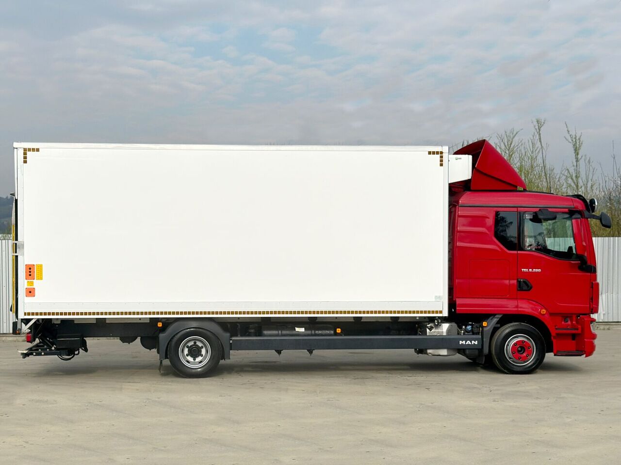 MAN TGL 8.220 * Kühlkoffer * TOPZUSTAND - Frigorífico camión: foto 3 MAN TGL 8.220 * Kühlkoffer * TOPZUSTAND - Frigorífico camión: foto 3