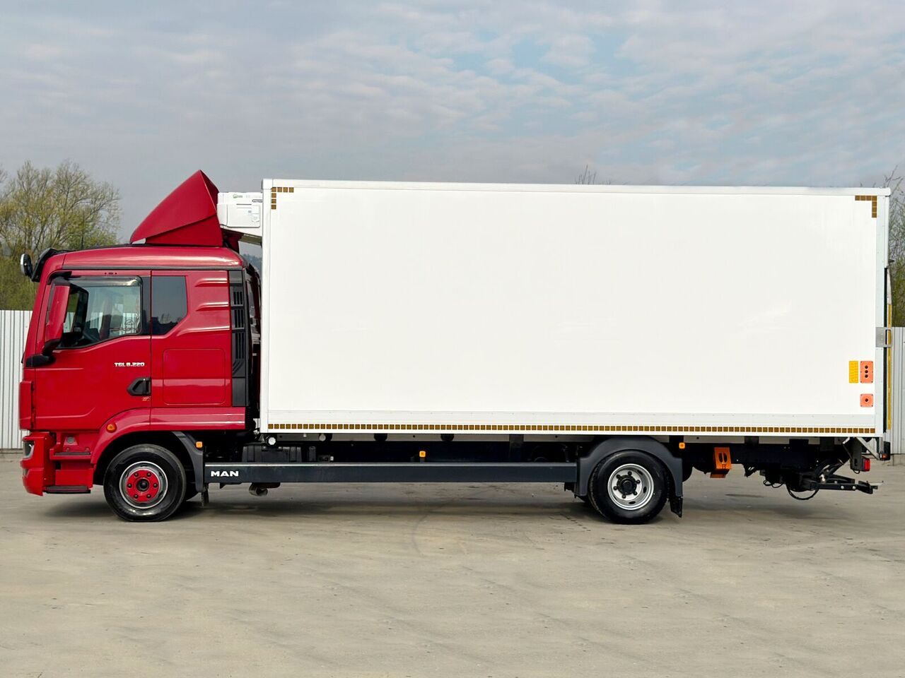 MAN TGL 8.220 * Kühlkoffer * TOPZUSTAND - Frigorífico camión: foto 4 MAN TGL 8.220 * Kühlkoffer * TOPZUSTAND - Frigorífico camión: foto 4