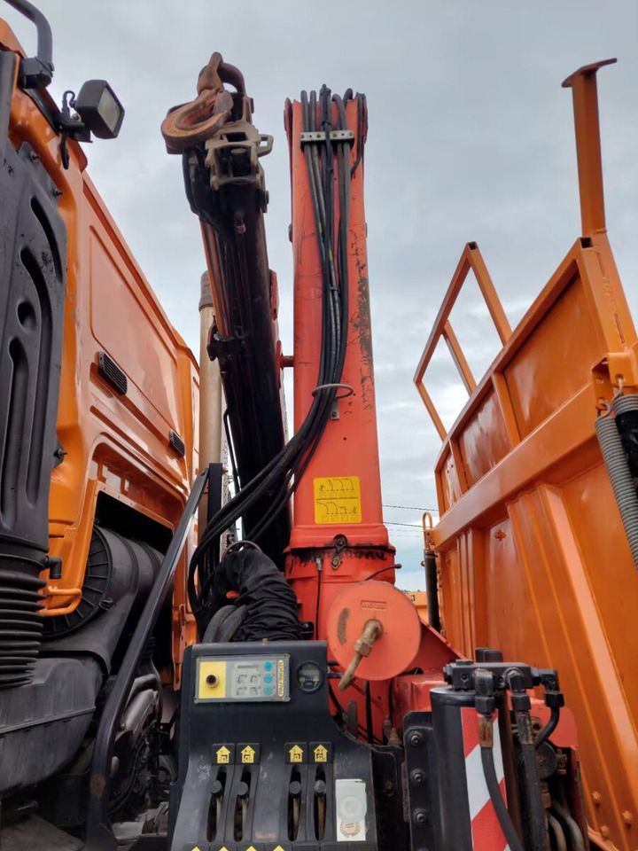 MAN TGS 18.400 3-way tipper+Crane - Volquete camión: foto 4 MAN TGS 18.400 3-way tipper+Crane - Volquete camión: foto 4