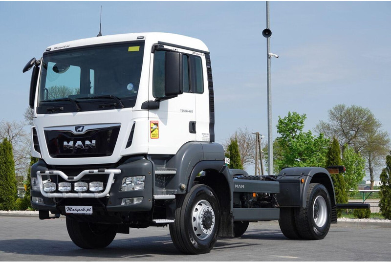MAN TGS 18.420 / 4X4 /  RAMA DŁ. 5,6 M / NAVI / DO ZABUDOWY / SPROWA - Chasis camión: foto 1 MAN TGS 18.420 / 4X4 /  RAMA DŁ. 5,6 M / NAVI / DO ZABUDOWY / SPROWA - Chasis camión: foto 1