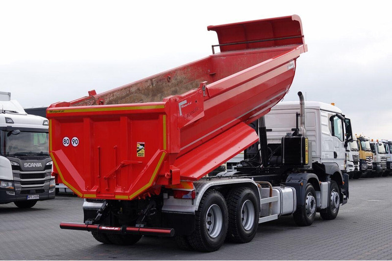 MAN TGS 35.430 / 8X4 / WYWROTKA TYLNOZSYPOWA / HYDROKLAPA / OPONY 10 - Volquete camión: foto 3 MAN TGS 35.430 / 8X4 / WYWROTKA TYLNOZSYPOWA / HYDROKLAPA / OPONY 10 - Volquete camión: foto 3