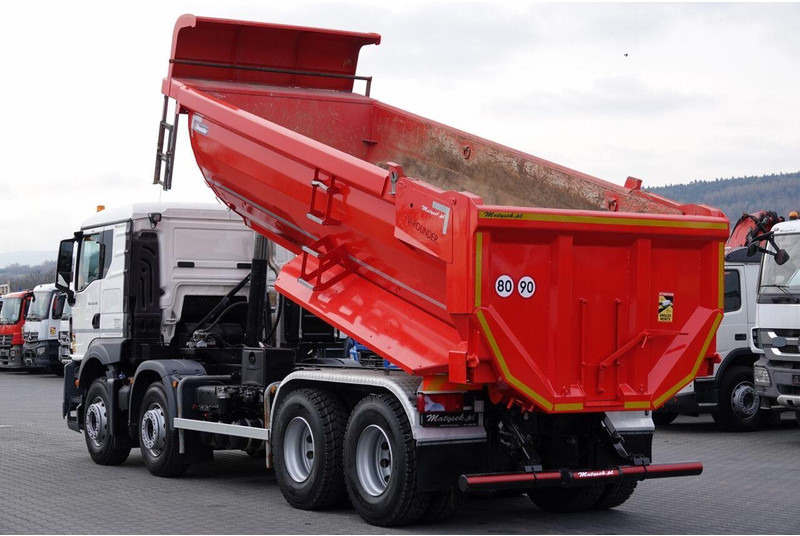 MAN TGS 35.430 / 8X4 / WYWROTKA TYLNOZSYPOWA / HYDROKLAPA / OPONY 10 - Volquete camión: foto 2 MAN TGS 35.430 / 8X4 / WYWROTKA TYLNOZSYPOWA / HYDROKLAPA / OPONY 10 - Volquete camión: foto 2