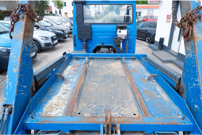 MULTICAR Champion 4x4 - Skip loader - Portacontenedor de cadenas camión: foto 4 MULTICAR Champion 4x4 - Skip loader - Portacontenedor de cadenas camión: foto 4