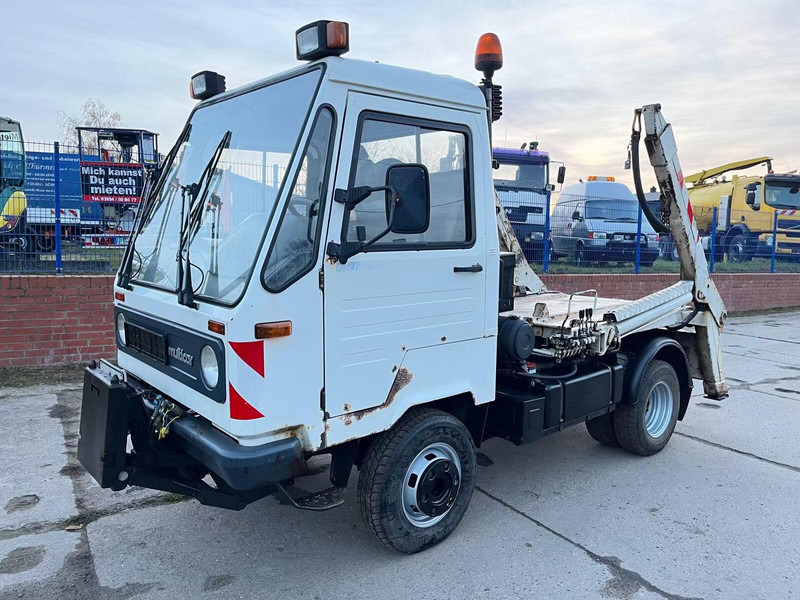 MULTICAR M26 Profi Line - Skip loader truck - Portacontenedor de cadenas camión: foto 1 MULTICAR M26 Profi Line - Skip loader truck - Portacontenedor de cadenas camión: foto 1