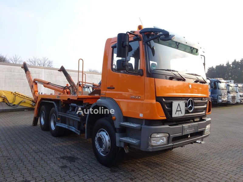 Mercedes-Benz 2633 Axor - Skip loader - Portacontenedor de cadenas camión: foto 4 Mercedes-Benz 2633 Axor - Skip loader - Portacontenedor de cadenas camión: foto 4