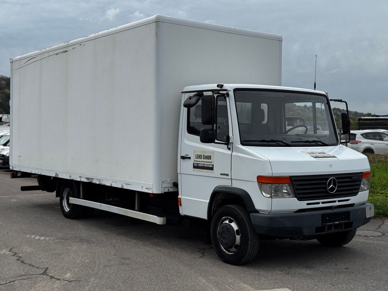 Mercedes-Benz 816 d Vario - Camión caja cerrada: foto 1 Mercedes-Benz 816 d Vario - Camión caja cerrada: foto 1