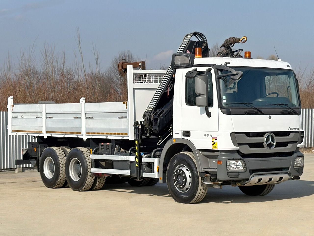 Mercedes-Benz ACTROS 2641 - Volquete camión, Camión grúa: foto 3 Mercedes-Benz ACTROS 2641 - Volquete camión, Camión grúa: foto 3