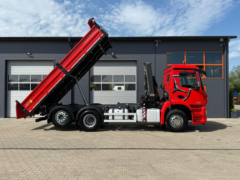Mercedes-Benz AROCS 2532 // E6 // wywrotka 3-Stronna + HIAB HIDUO 158 B-2 // 6 - Volquete camión, Camión grúa: foto 2 Mercedes-Benz AROCS 2532 // E6 // wywrotka 3-Stronna + HIAB HIDUO 158 B-2 // 6 - Volquete camión, Camión grúa: foto 2