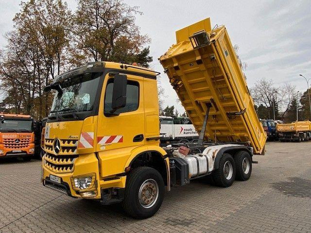 Mercedes-Benz AROCS 2648 - Volquete camión: foto 1 Mercedes-Benz AROCS 2648 - Volquete camión: foto 1