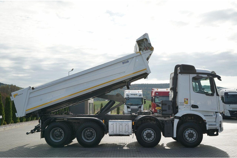 Mercedes-Benz AROCS 3243 / 8x4 / WYWROTKA DWUSTRONNA / HYDROBURTA / BORDMATIC - Volquete camión: foto 5 Mercedes-Benz AROCS 3243 / 8x4 / WYWROTKA DWUSTRONNA / HYDROBURTA / BORDMATIC - Volquete camión: foto 5
