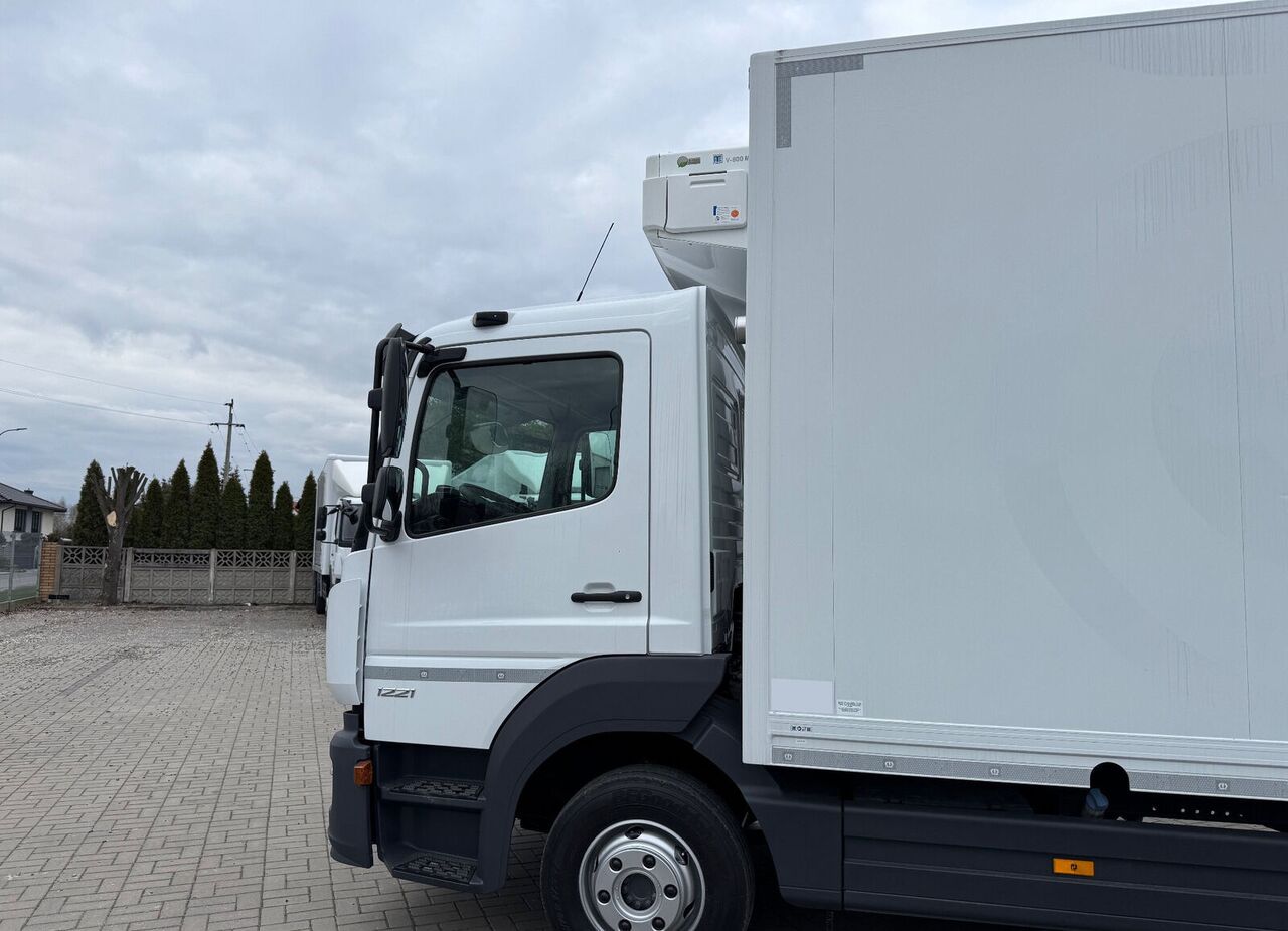 Mercedes-Benz ATEGO 1221 refrigerated truck + Tail lift - Frigorífico camión: foto 3 Mercedes-Benz ATEGO 1221 refrigerated truck + Tail lift - Frigorífico camión: foto 3