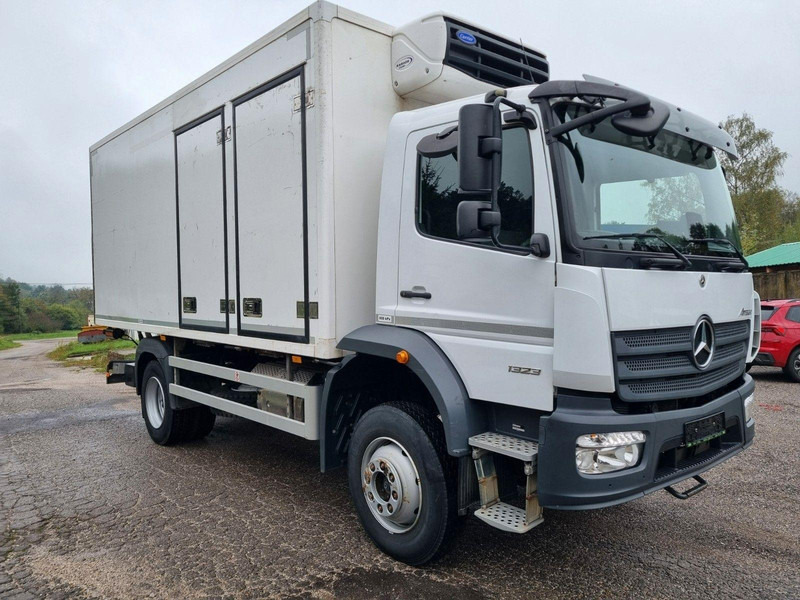 Mercedes-Benz ATEGO 1323 4x4 Refrigerated CARRIER XARIOS 600MT + Tail Lift - Frigorífico camión: foto 1 Mercedes-Benz ATEGO 1323 4x4 Refrigerated CARRIER XARIOS 600MT + Tail Lift - Frigorífico camión: foto 1