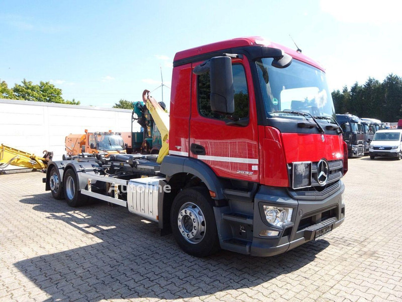 Mercedes-Benz Antos 2532 - Hook lift truck - Multibasculante camión: foto 4 Mercedes-Benz Antos 2532 - Hook lift truck - Multibasculante camión: foto 4