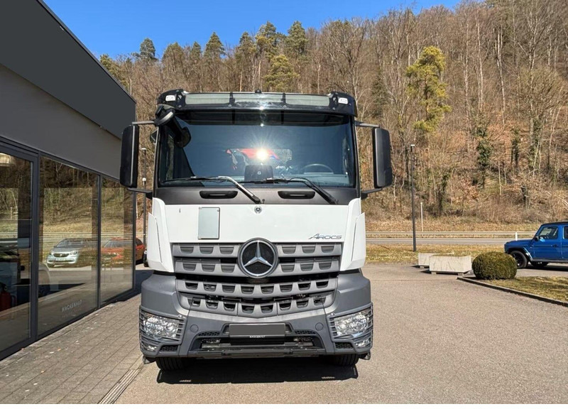 Mercedes-Benz Arocs 1840 - 3 way tipper truck + crane - Volquete camión, Camión grúa: foto 5 Mercedes-Benz Arocs 1840 - 3 way tipper truck + crane - Volquete camión, Camión grúa: foto 5