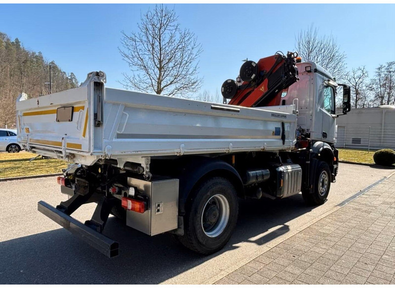 Mercedes-Benz Arocs 1840 - 3 way tipper truck + crane - Volquete camión, Camión grúa: foto 3 Mercedes-Benz Arocs 1840 - 3 way tipper truck + crane - Volquete camión, Camión grúa: foto 3