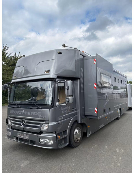 Mercedes-Benz Atego 1529 - Horse transporter - Camión para caballos: foto 1 Mercedes-Benz Atego 1529 - Horse transporter - Camión para caballos: foto 1