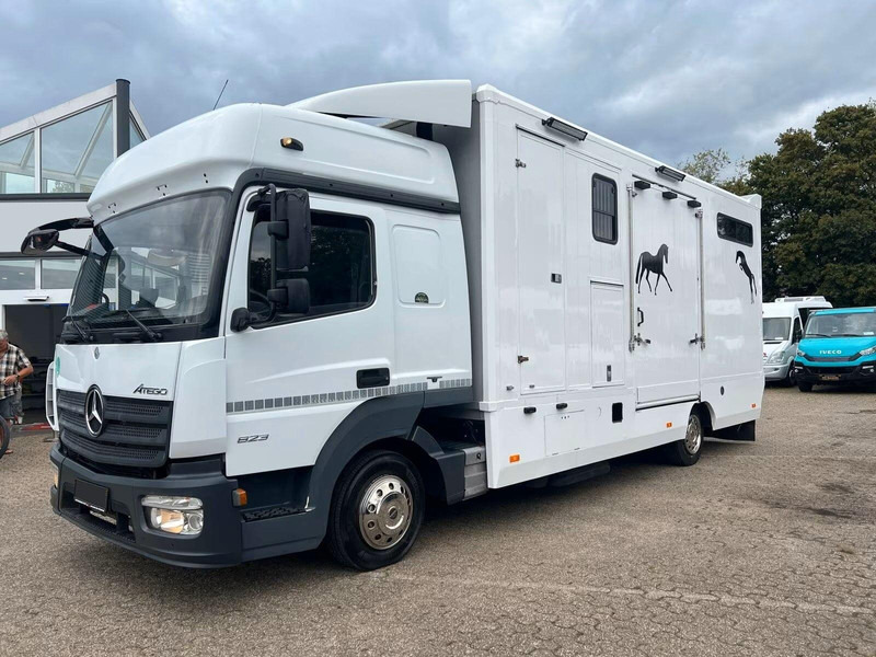 Mercedes-Benz Atego 823 - Horse transporter - Camión para caballos: foto 1 Mercedes-Benz Atego 823 - Horse transporter - Camión para caballos: foto 1
