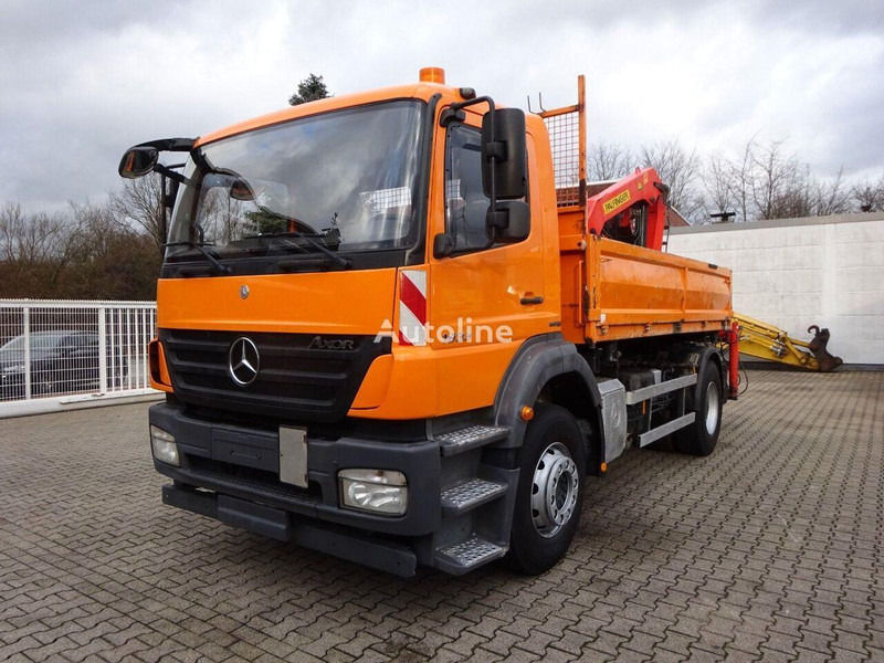 Mercedes-Benz Axor 1833 - Volquete camión, Camión grúa: foto 1 Mercedes-Benz Axor 1833 - Volquete camión, Camión grúa: foto 1