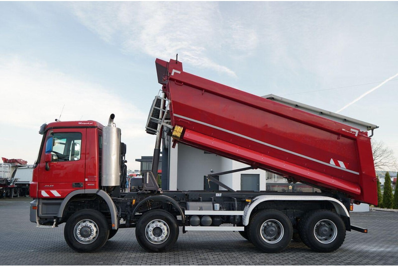 Mercedes-Benz CTROS 4141 / 8X6 / WYWROTKA TYLNOZSYPOWA / MEILLER KIPPER 5.3M / - Volquete camión: foto 5 Mercedes-Benz CTROS 4141 / 8X6 / WYWROTKA TYLNOZSYPOWA / MEILLER KIPPER 5.3M / - Volquete camión: foto 5