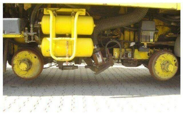 Mercedes-Benz SK 1820 4x2 Schienenreinigungs Kehrmaschine RAIL - Barredora vial: foto 2 Mercedes-Benz SK 1820 4x2 Schienenreinigungs Kehrmaschine RAIL - Barredora vial: foto 2