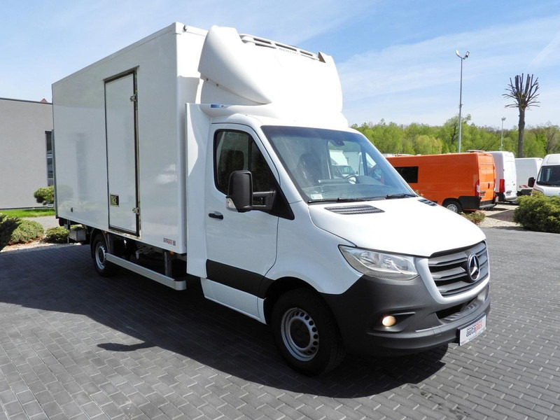 Mercedes-Benz SPRINTER 316 CHŁODNIA KONTENER 0*C WINDA 8 PALET TEMPOMAT PNEUMA - Frigorífico camión: foto 4 Mercedes-Benz SPRINTER 316 CHŁODNIA KONTENER 0*C WINDA 8 PALET TEMPOMAT PNEUMA - Frigorífico camión: foto 4