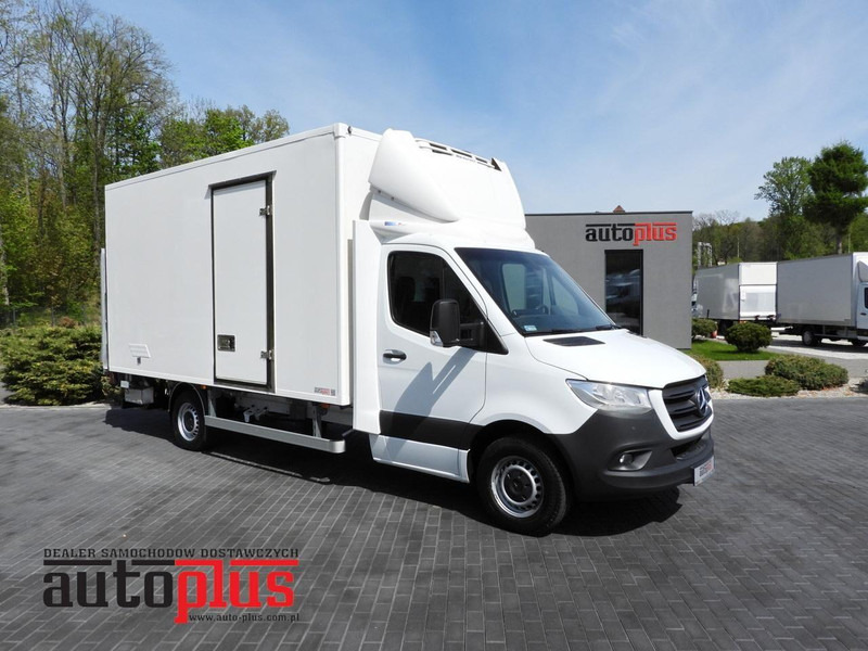 Mercedes-Benz SPRINTER 316 CHŁODNIA KONTENER 0*C WINDA 8 PALET TEMPOMAT PNEUMA - Frigorífico camión: foto 1 Mercedes-Benz SPRINTER 316 CHŁODNIA KONTENER 0*C WINDA 8 PALET TEMPOMAT PNEUMA - Frigorífico camión: foto 1