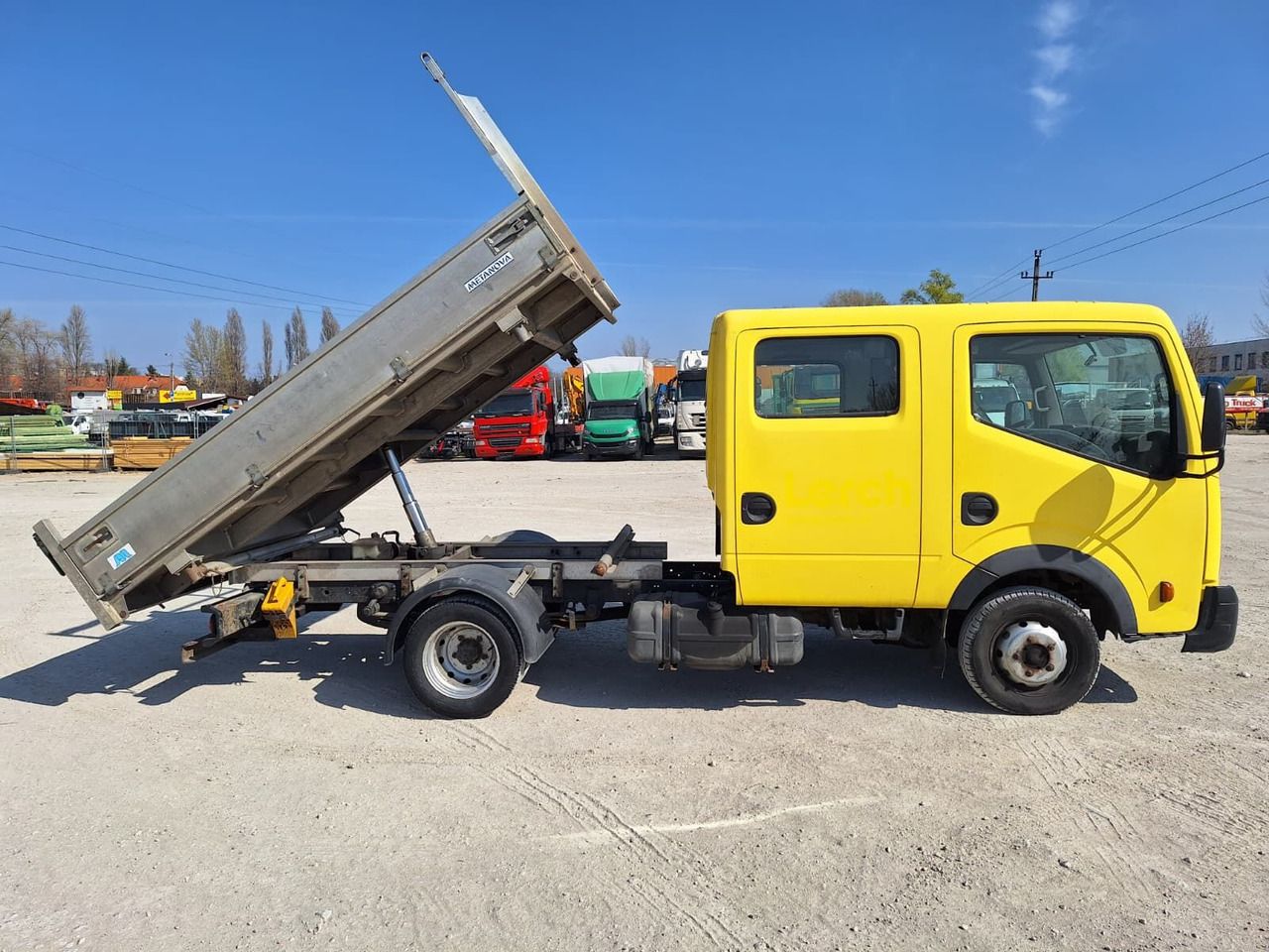 Nissan Cabstar 2,5 td - Doka / 3 sided Tipper - Volquete furgoneta, Furgoneta combi: foto 4 Nissan Cabstar 2,5 td - Doka / 3 sided Tipper - Volquete furgoneta, Furgoneta combi: foto 4