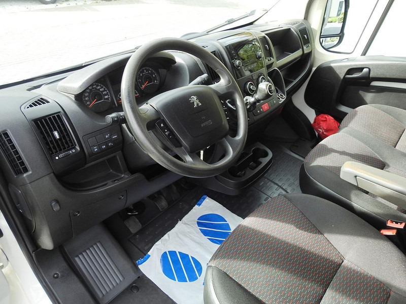 Peugeot BOXER SKRZYNIA PODWÓJNA KABINA DOKA 7 MIEJSC KLIMATYZACJA 140KM - Furgoneta con caja de lona, Furgoneta combi: foto 2 Peugeot BOXER SKRZYNIA PODWÓJNA KABINA DOKA 7 MIEJSC KLIMATYZACJA 140KM - Furgoneta con caja de lona, Furgoneta combi: foto 2