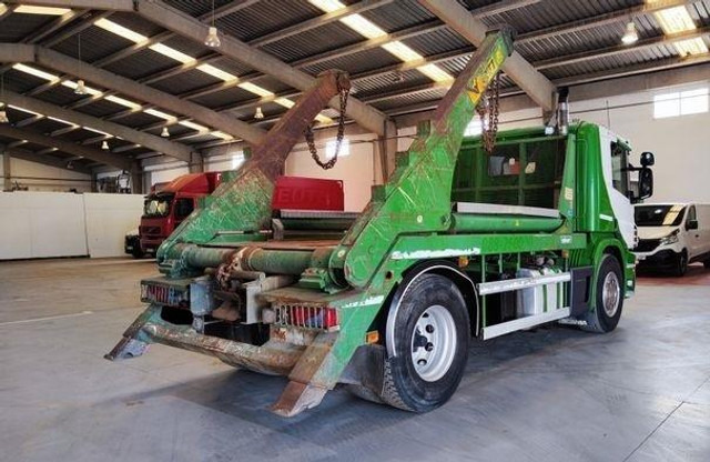 Scania P360 Hyvalift - Portacontenedor de cadenas camión: foto 3 Scania P360 Hyvalift - Portacontenedor de cadenas camión: foto 3