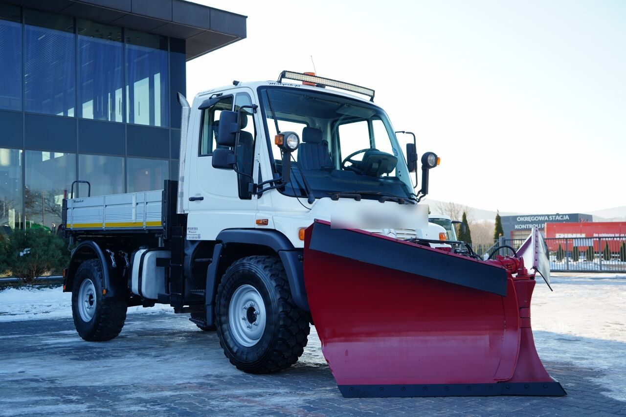 Mercedes-Benz UNIMOG U300 / 4X4 / WYWROTKA 3 STRONNA / PŁUG / KOMUNALNY / HYD - Vehículo municipal: foto 1 Mercedes-Benz UNIMOG U300 / 4X4 / WYWROTKA 3 STRONNA / PŁUG / KOMUNALNY / HYD - Vehículo municipal: foto 1