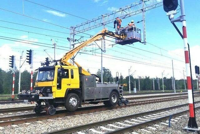 Volvo F 6 RAIL ROAD Platform Schienen TWO WAY - Camión con plataforma elevadora: foto 1 Volvo F 6 RAIL ROAD Platform Schienen TWO WAY - Camión con plataforma elevadora: foto 1