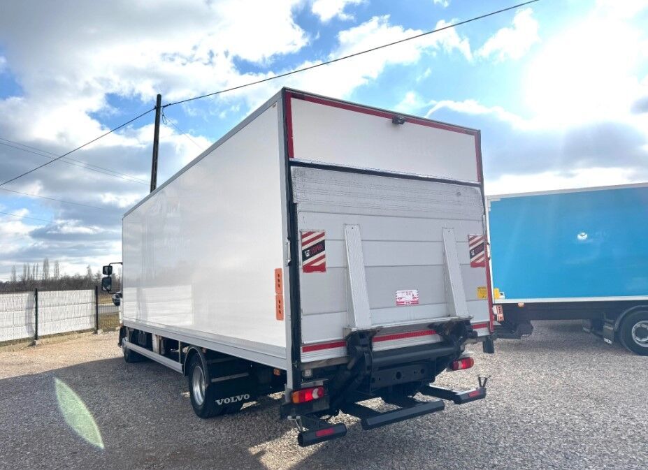 Volvo FL 240 refrigerated truck+Tail lift - Frigorífico camión: foto 4 Volvo FL 240 refrigerated truck+Tail lift - Frigorífico camión: foto 4