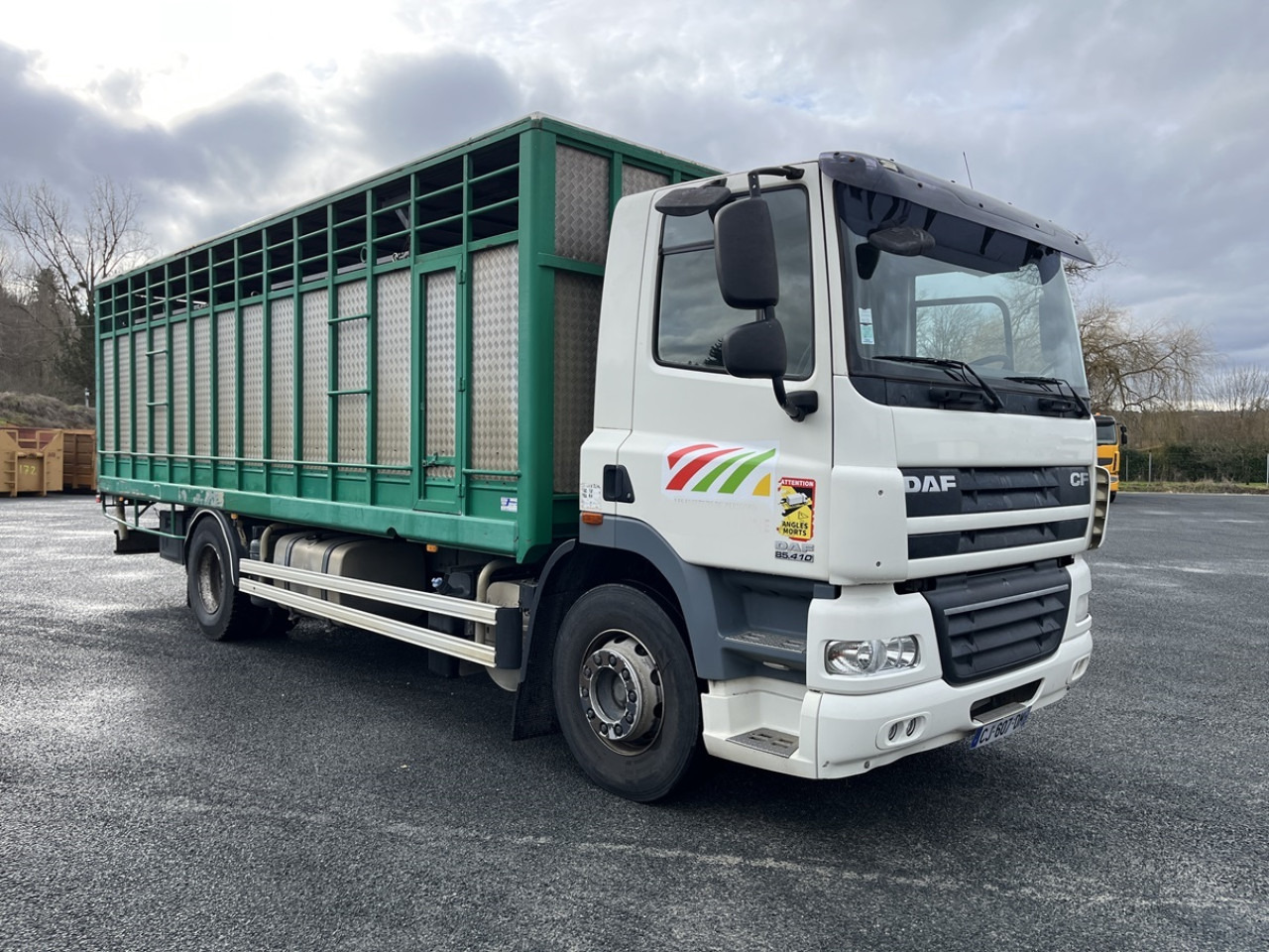 DAF CF410 - Camión para caballos: foto 2 DAF CF410 - Camión para caballos: foto 2