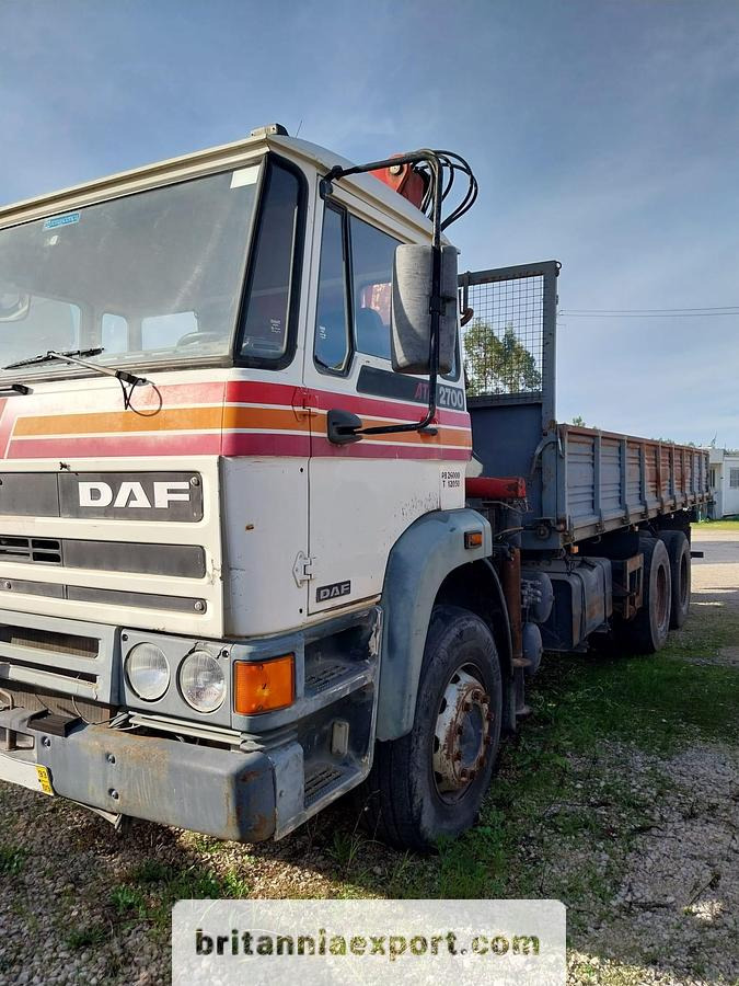 DAF 2700 ATI 6x4 26 Ton Sideways Tipper with HMF 820 Crane | Export Ready. - Volquete camión, Camión grúa: foto 4 DAF 2700 ATI 6x4 26 Ton Sideways Tipper with HMF 820 Crane | Export Ready. - Volquete camión, Camión grúa: foto 4