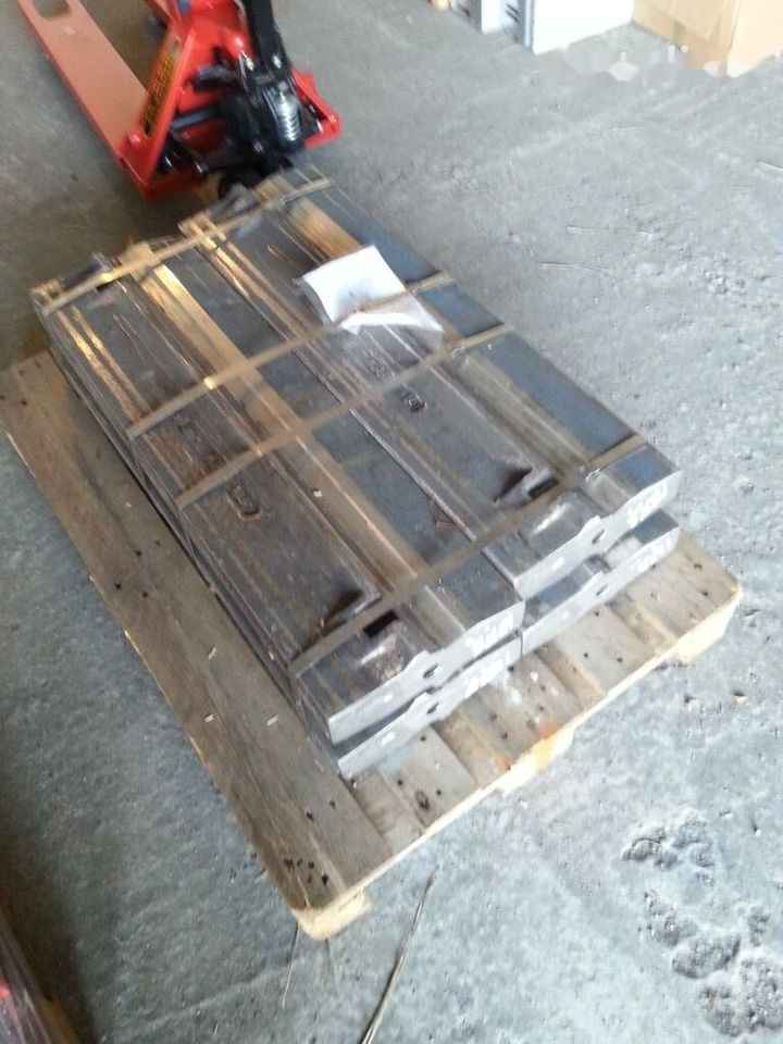 HARTL , NORDBERG for METSO udarne grede crusher - Oruga para Machacadora: foto 4 HARTL , NORDBERG for METSO udarne grede crusher - Oruga para Machacadora: foto 4