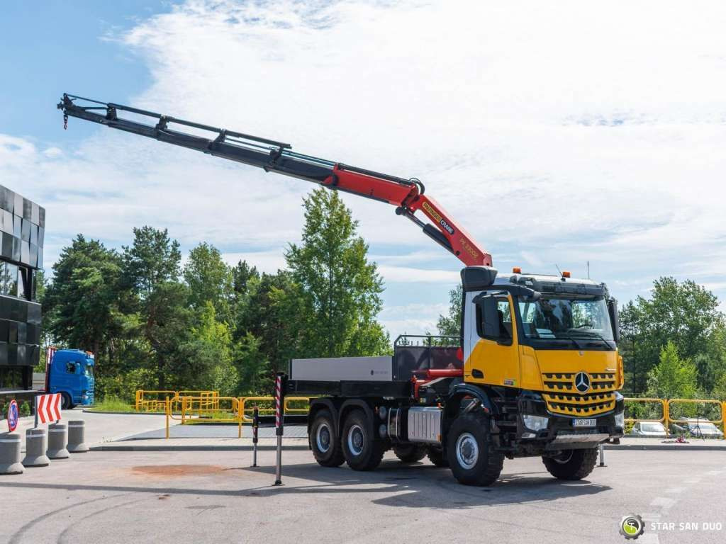 Mercedes-Benz AROCS 3345 6x6 PALFINGER PK 33002 Euro 6 Crane - Cabeza tractora: foto 3 Mercedes-Benz AROCS 3345 6x6 PALFINGER PK 33002 Euro 6 Crane - Cabeza tractora: foto 3