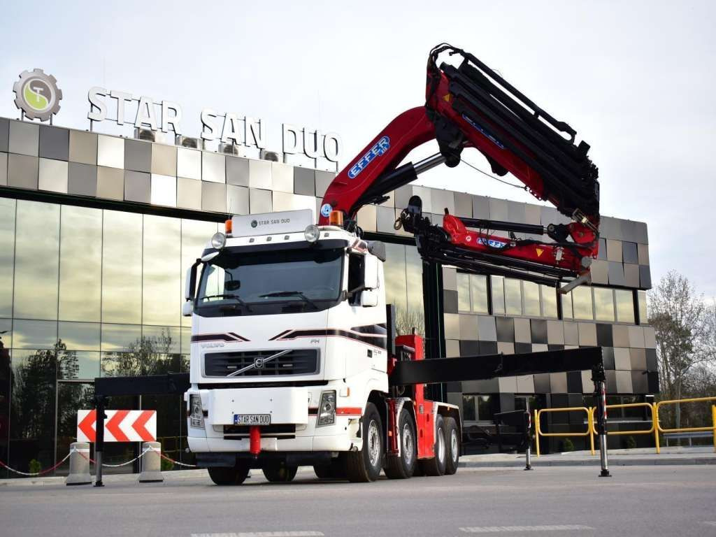Volvo FH 520 8x2 EFFER 850 Fly Jib Winch 5th - Cabeza tractora: foto 2 Volvo FH 520 8x2 EFFER 850 Fly Jib Winch 5th - Cabeza tractora: foto 2