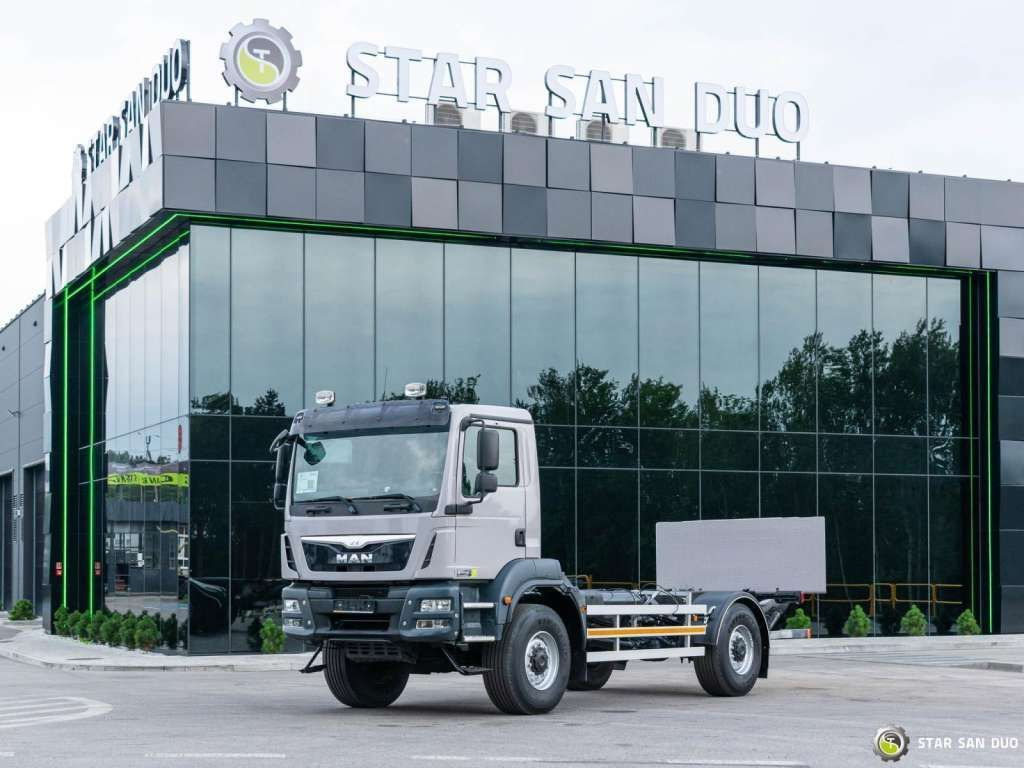 MAN TGM 18.290 4x4 Chassis Camper Single Wheels - Chasis camión: foto 1 MAN TGM 18.290 4x4 Chassis Camper Single Wheels - Chasis camión: foto 1