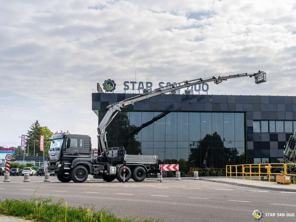 MAN TGS 26.420 6x6 HMF 3000 K6 Fly Jib Crane Basket - Camión grúa: foto 3 MAN TGS 26.420 6x6 HMF 3000 K6 Fly Jib Crane Basket - Camión grúa: foto 3