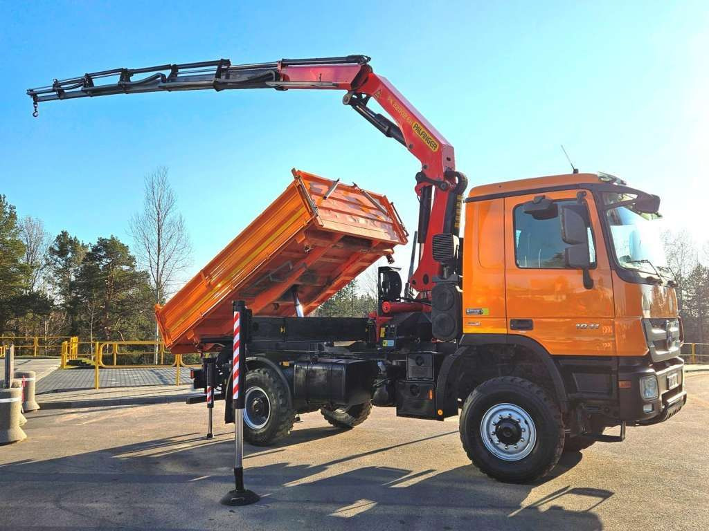Mercedes-Benz ACTROS 1841 4x4 PALFINGER PK 22002 CRANE KIPER - Volquete camión, Camión grúa: foto 2 Mercedes-Benz ACTROS 1841 4x4 PALFINGER PK 22002 CRANE KIPER - Volquete camión, Camión grúa: foto 2
