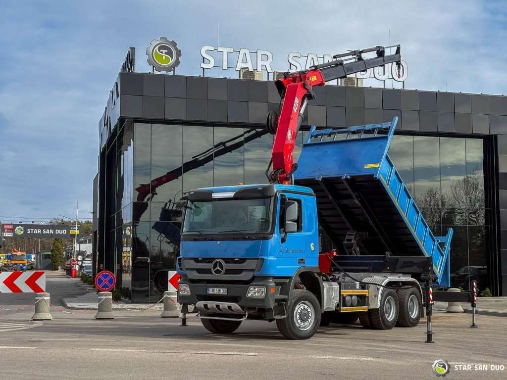 Mercedes-Benz ACTROS 3341 6x6 HMF 4220 K4 CRANE KIPPER - Volquete camión: foto 1 Mercedes-Benz ACTROS 3341 6x6 HMF 4220 K4 CRANE KIPPER - Volquete camión: foto 1