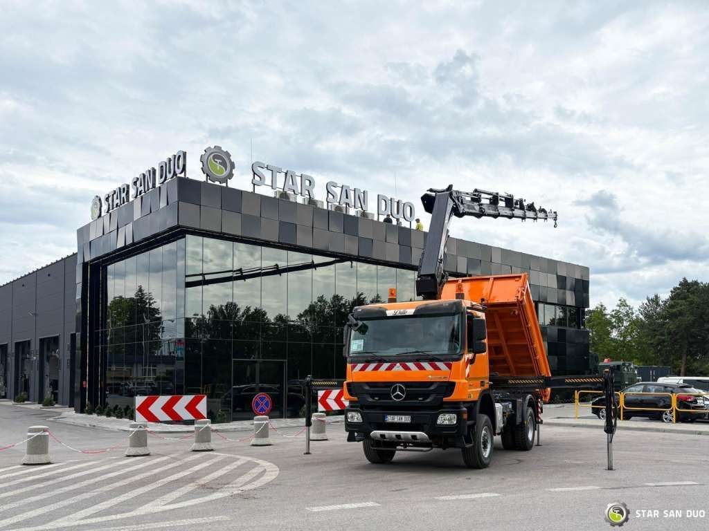 Mercedes-Benz Actros 1841 AK 4x4 Hiab 288E-7 Crane Kipper - Camión grúa: foto 2 Mercedes-Benz Actros 1841 AK 4x4 Hiab 288E-7 Crane Kipper - Camión grúa: foto 2