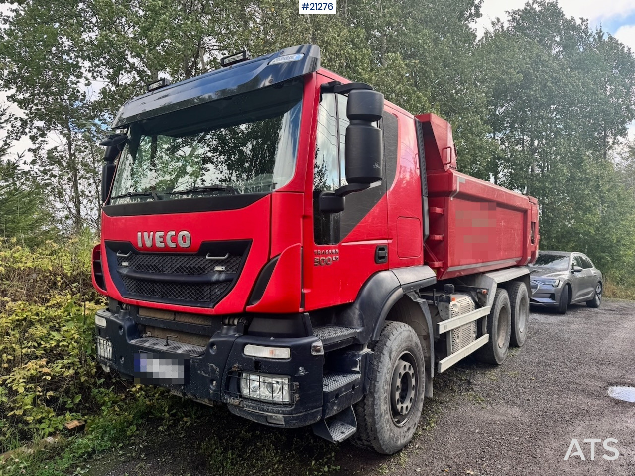 Volquete camión Iveco Trakker: foto 1