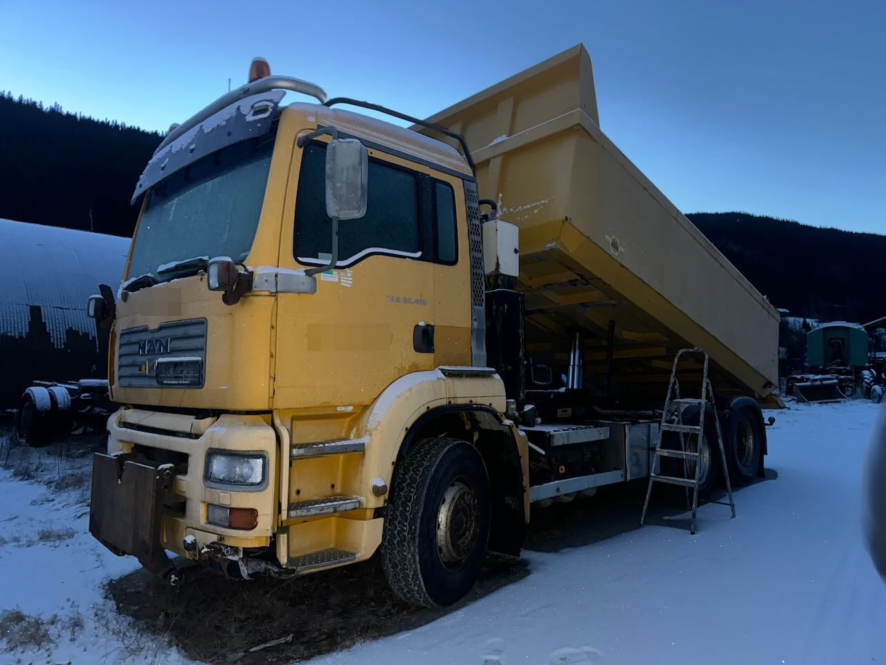 MAN TGA 28.410 6x2 Brøyterigget Tippbil. Rep objekt. - Volquete camión: foto 2 MAN TGA 28.410 6x2 Brøyterigget Tippbil. Rep objekt. - Volquete camión: foto 2