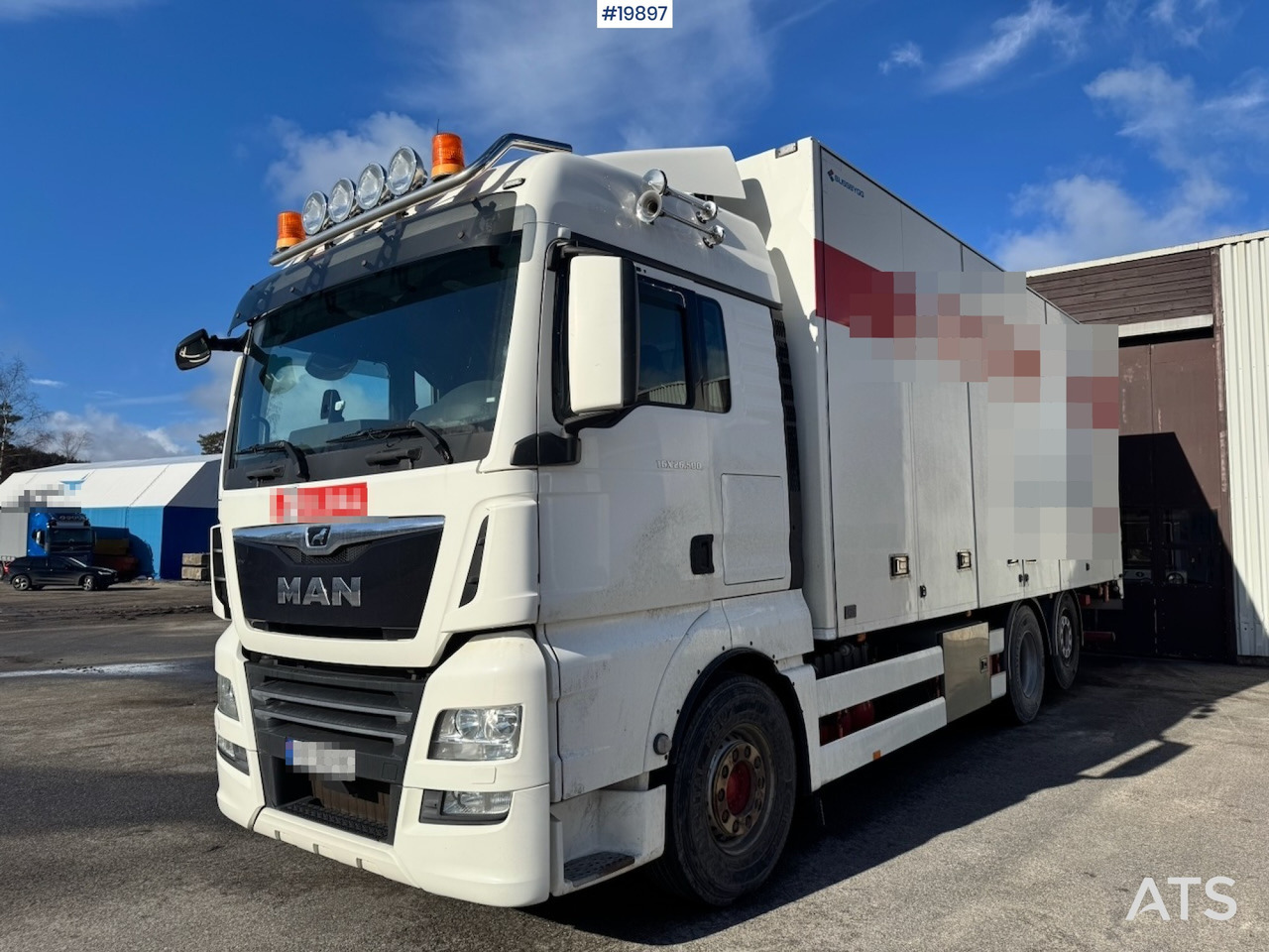 MAN TGX 26.500 - Camión caja cerrada: foto 1 MAN TGX 26.500 - Camión caja cerrada: foto 1