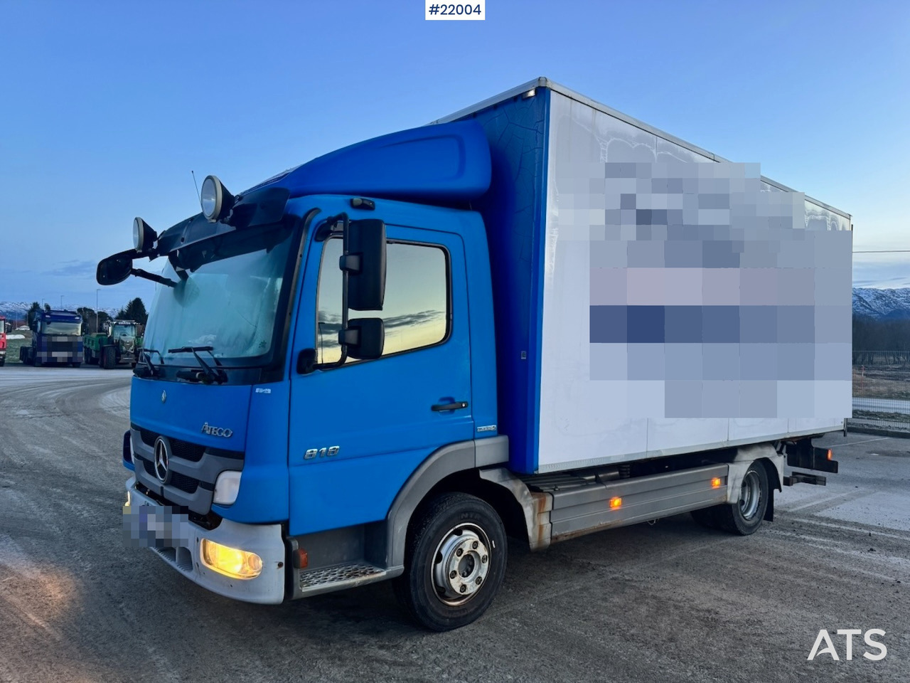 Mercedes 2012 Mercedes Atego 818 Skapbil m/ Løftelem. 140 000 km! - Camión caja cerrada: foto 1 Mercedes 2012 Mercedes Atego 818 Skapbil m/ Løftelem. 140 000 km! - Camión caja cerrada: foto 1