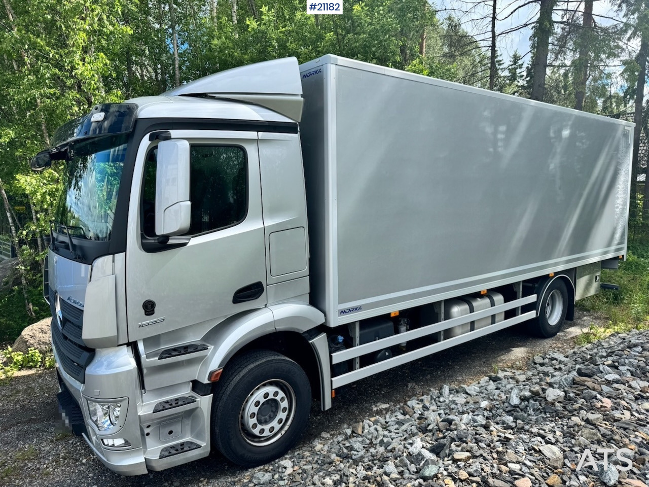 Mercedes Actros 1833 - Camión caja cerrada: foto 2 Mercedes Actros 1833 - Camión caja cerrada: foto 2