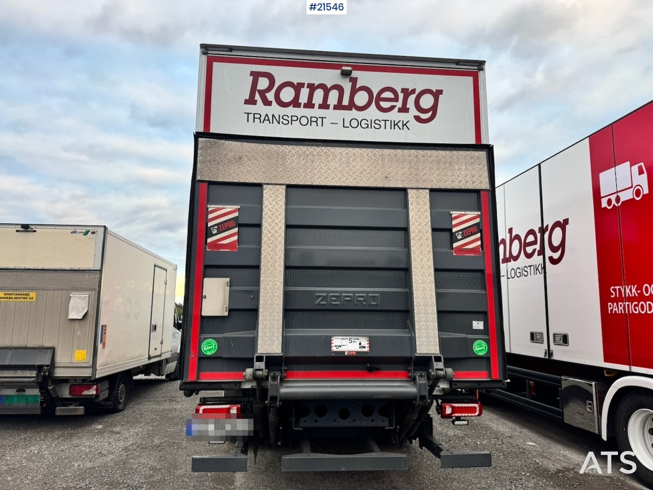 Mercedes Actros 1833 - Camión caja cerrada: foto 5 Mercedes Actros 1833 - Camión caja cerrada: foto 5